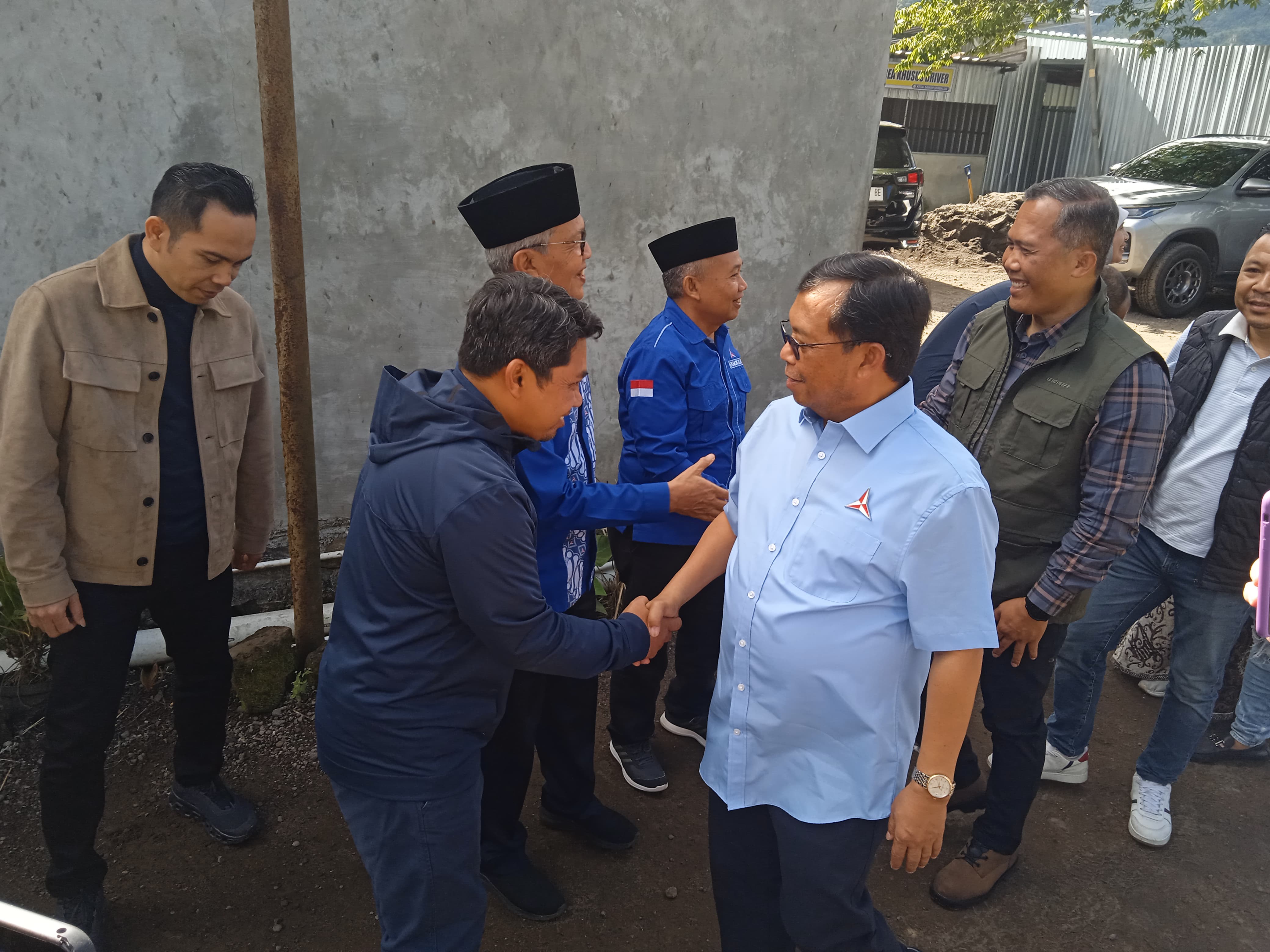 Sekjen Partai Demokrat Panen Kentang dan Konsolidasi Kader di Sembalun