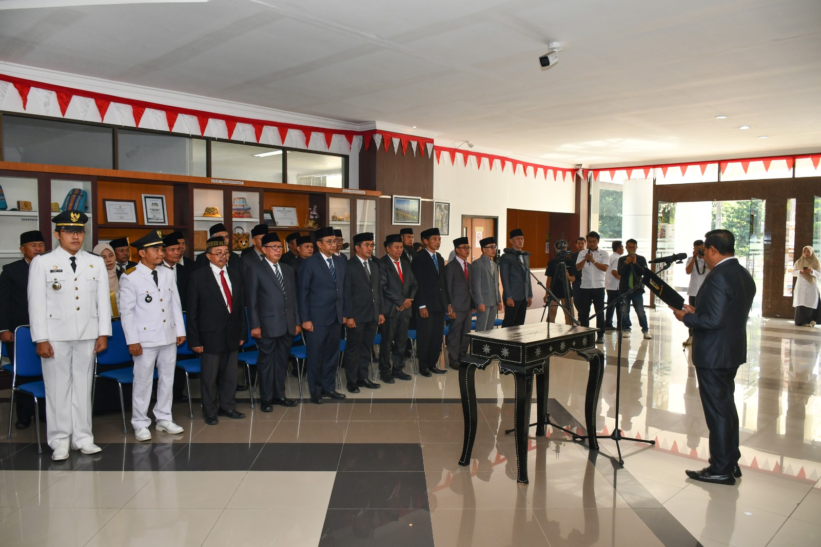 Bupati Lotim Lantik Puluhan Pejabat Lingkup Pemda Lotim