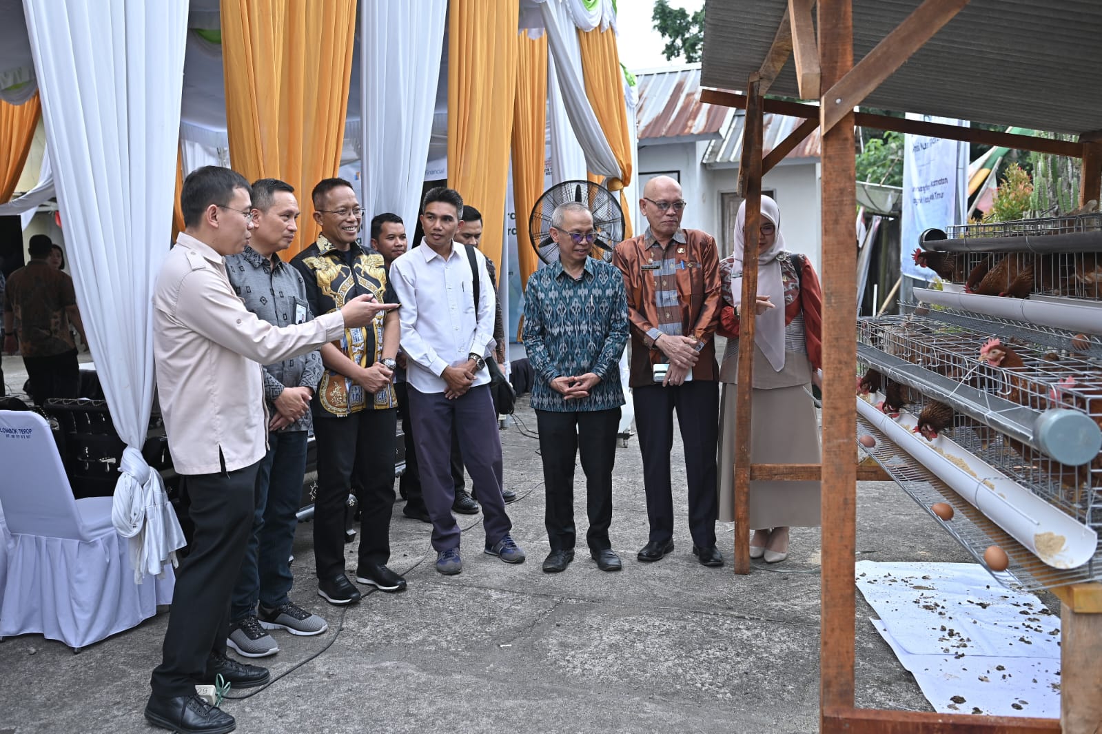 Dukung Program Desa Berdaya NTB, Bank NTB Syariah Salurkan Bantuan Budidaya Ayam Petelur untuk Masyarakat Desa Lendang Nangka Utara