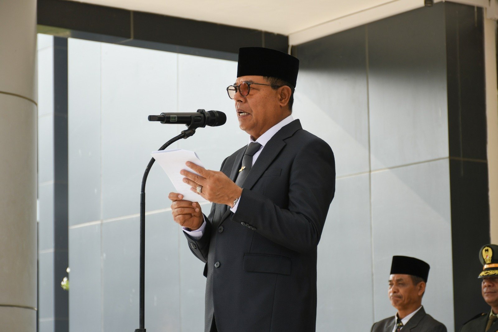 Bupati Lotim Jadi Insfektur Upacara Hari Sumpah Pemuda